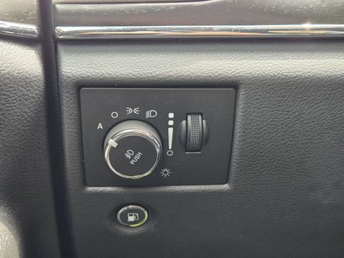 Used 2018 Jeep Grand Cherokee Limited image 22