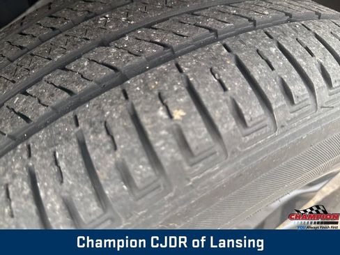 Used 2023 Jeep Grand Cherokee Altitude image 9