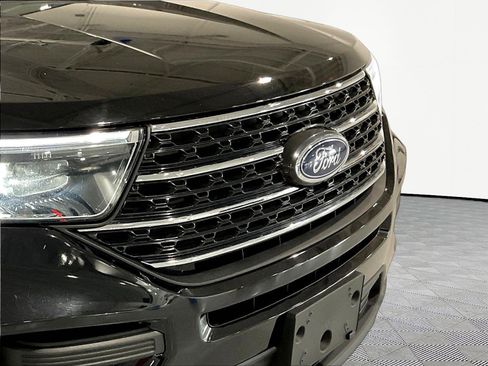Used 2023 Ford Explorer XLT AWD/4WD image 33