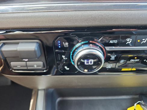 Used 2024 GMC Sierra 2500 SLT w/ SLT Convenience Package image 23