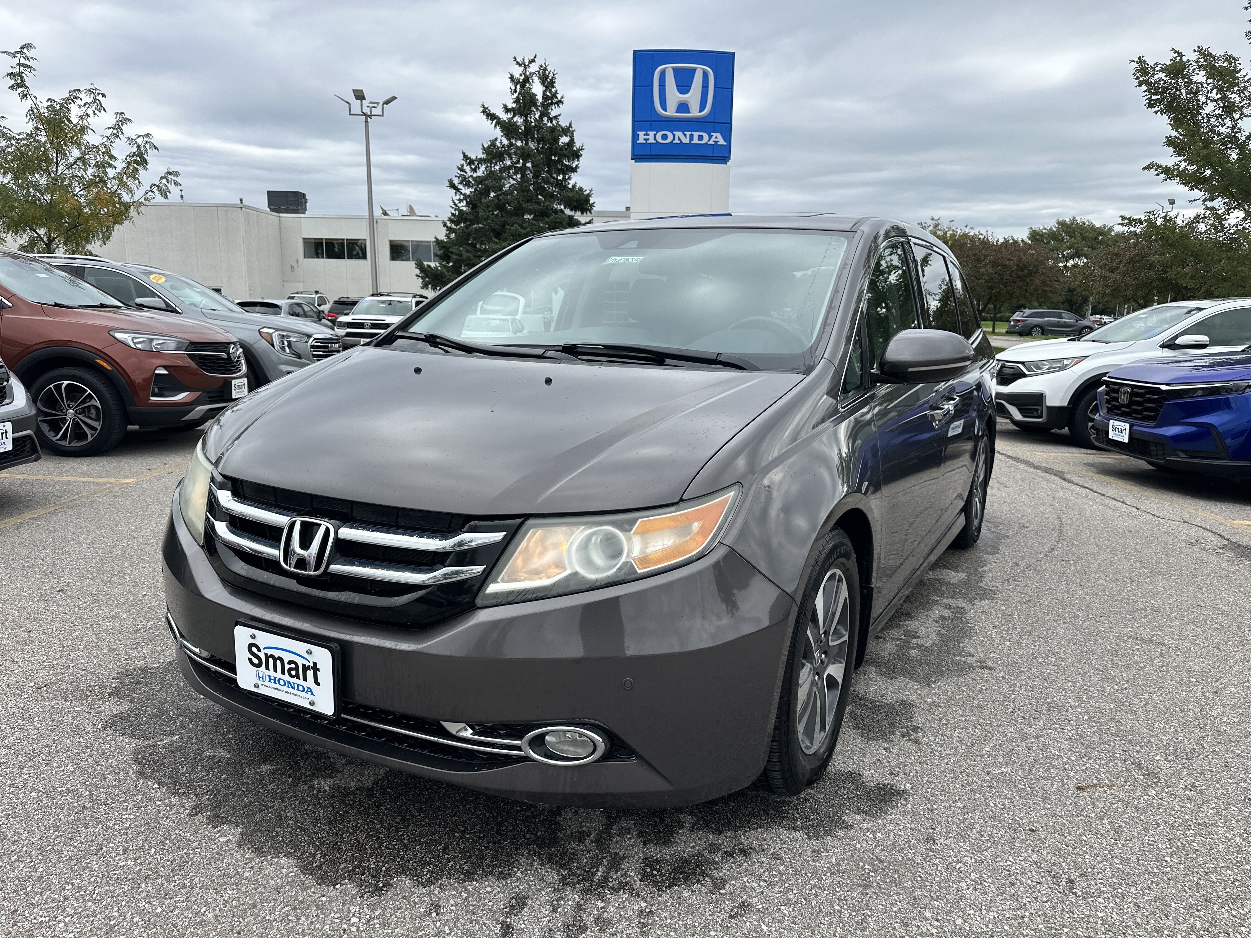 Used 2014 Honda Odyssey Touring image 1