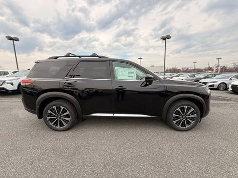 New 2026 Nissan Pathfinder Platinum image 4