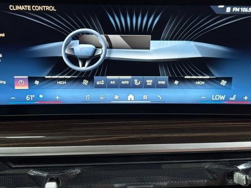 Used 2025 BMW X7 xDrive40i w/ Premium Package AWD/4WD image 24