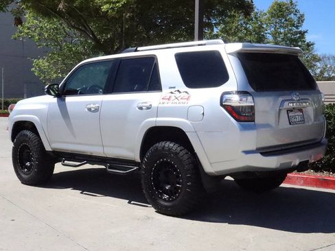 Used 2020 Toyota 4Runner SR5 Premium image 13