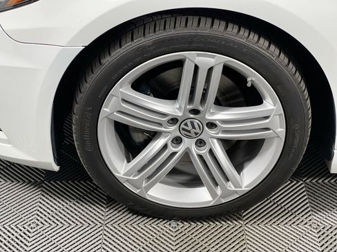 Used 2017 Volkswagen CC R-Line Executive image 11
