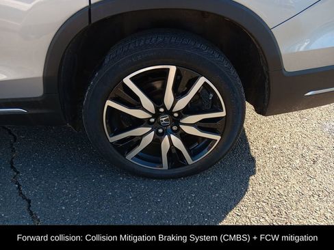 Used 2020 Honda Pilot Touring image 11