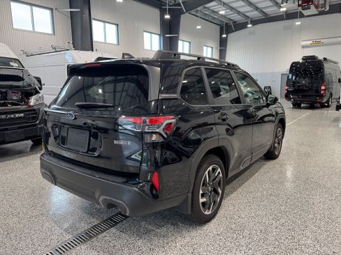 Used 2025 Subaru Forester Limited AWD/4WD image 6