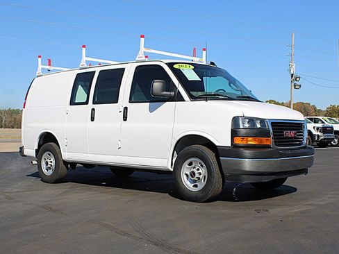Used 2024 GMC Savana 2500 w/ Driver Convenience Package image 4