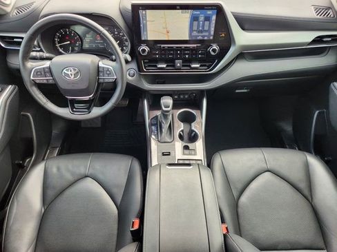 Used 2021 Toyota Highlander Platinum image 28