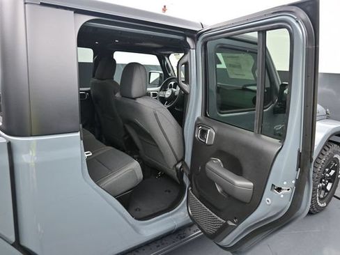 New 2026 Jeep Gladiator Sport AWD/4WD image 29
