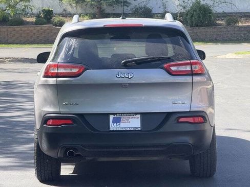 Used 2015 Jeep Cherokee Latitude AWD/4WD image 5