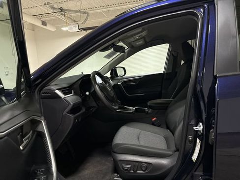 Used 2025 Toyota RAV4 XLE AWD/4WD image 19