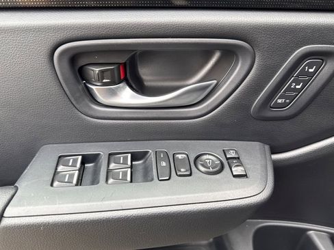 Certified 2025 Honda Pilot Black Edition image 5