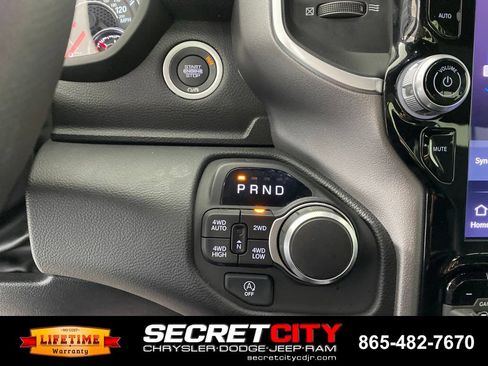 Used 2025 RAM 1500 Big Horn AWD/4WD image 16