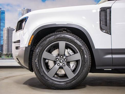 Used 2025 Land Rover Defender 110 S image 7