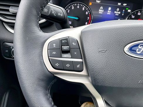 Used 2022 Ford Explorer XLT w/ Equipment Group 202A image 23