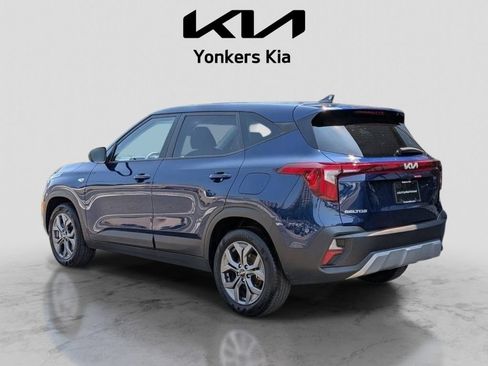 Certified 2025 Kia Seltos LX AWD/4WD image 9