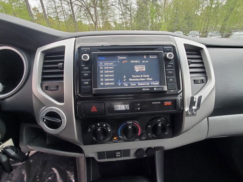 Used 2014 Toyota Tacoma 4x4 Access Cab V6 w/ TRD Sport Package image 15