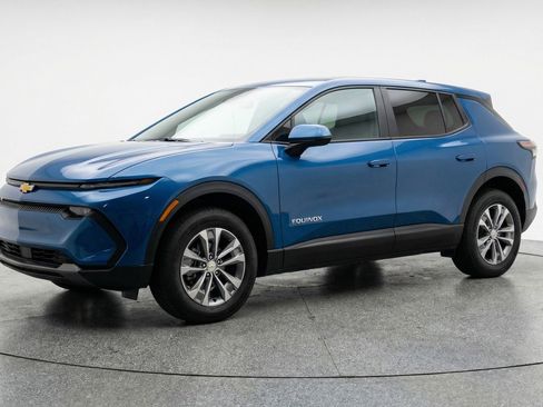 Used 2025 Chevrolet Equinox LT image 3