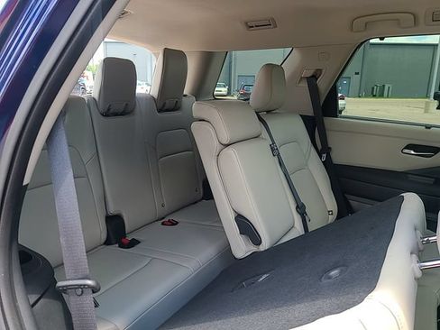Used 2023 Nissan Pathfinder SL AWD/4WD image 30