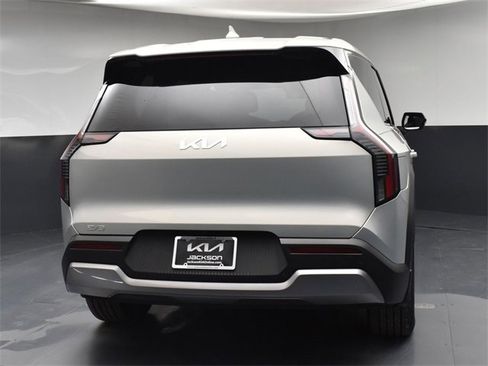 Certified 2026 Kia EV9 Light image 7