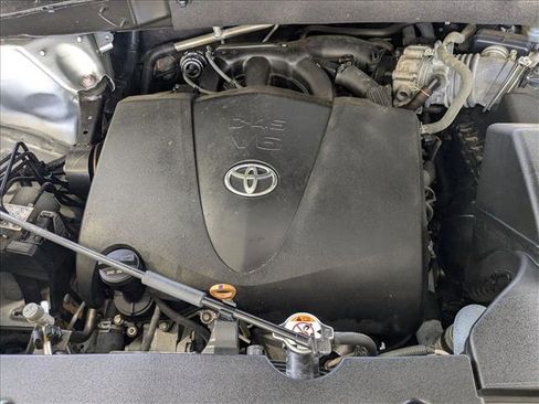 Used 2019 Toyota Highlander XLE AWD/4WD image 21