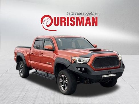 Used 2016 Toyota Tacoma TRD Sport image 1