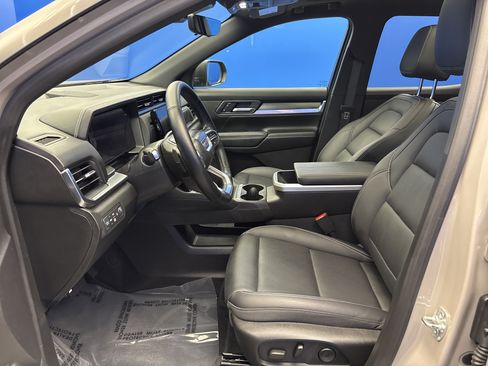 Used 2025 GMC Terrain Elevation w/ Elevation Premium Package AWD/4WD image 12