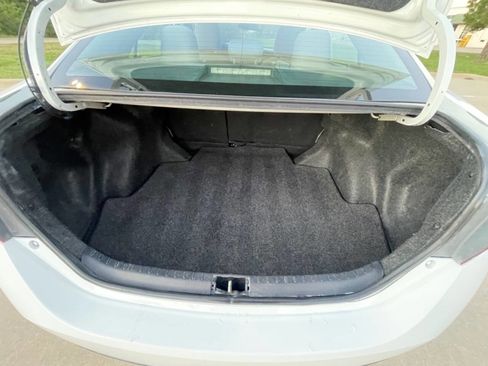 Used 2016 Toyota Corolla L image 11