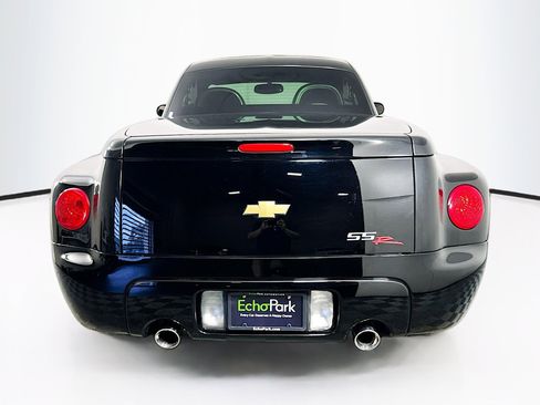 Used 2004 Chevrolet SSR w/ Preferred Equipment Group RWD image 7