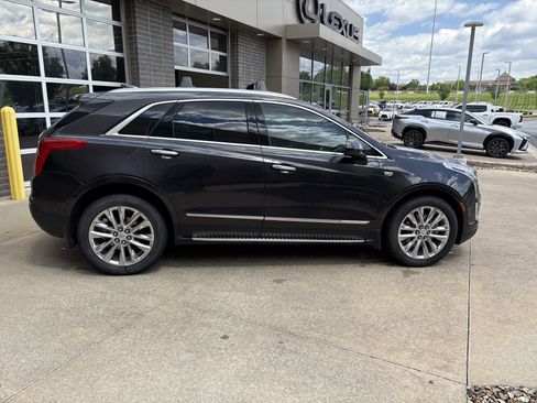 Used 2017 Cadillac XT5 Platinum w/ Driver Assist Package AWD/4WD image 11