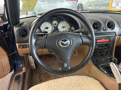 Used 2002 MAZDA MX-5 Miata RWD image 15