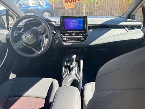 Used 2025 Toyota Corolla SE image 14