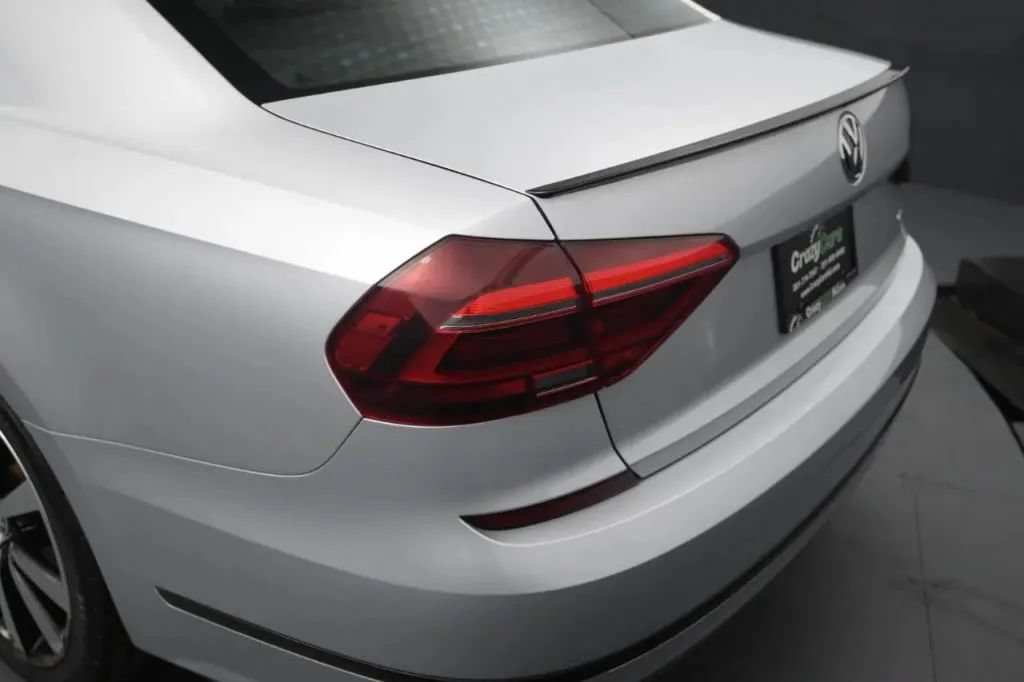Used 2018 Volkswagen Passat GT FWD image 13