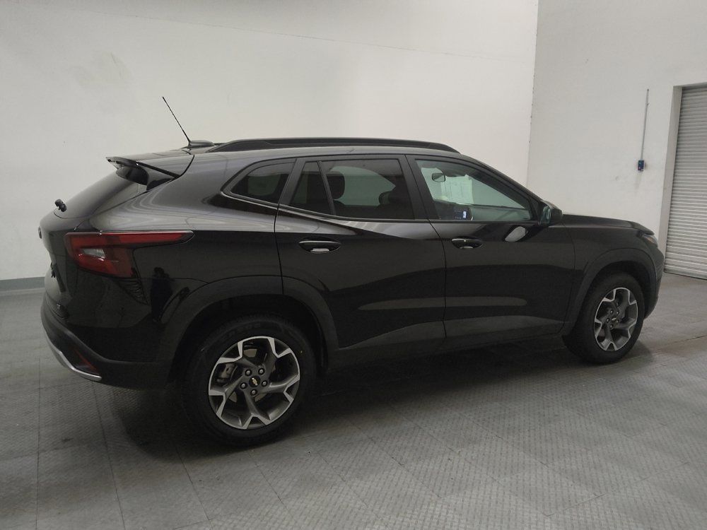 Used 2025 Chevrolet Trax LT w/ LT Convenience Package FWD image 10