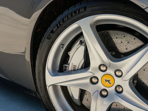 Used 2012 Ferrari FF AWD/4WD image 32