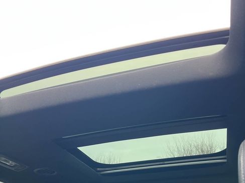 Used 2016 Ford Explorer XLT w/ Equipment Group 202A image 5