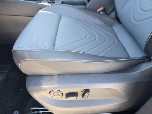 New 2026 Volkswagen Tiguan SE image 16