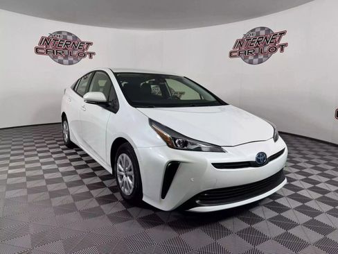 Used 2022 Toyota Prius LE image 9