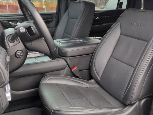 Used 2024 GMC Yukon XL Denali w/ Max Trailering Package image 15