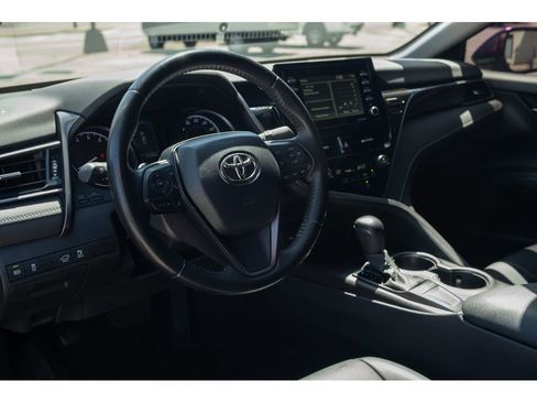 Used 2022 Toyota Camry SE image 11