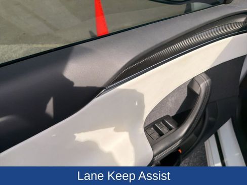 Used 2022 Tesla Model S Plaid image 7