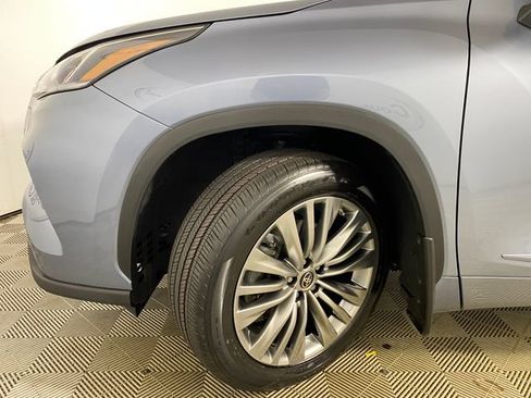 Used 2023 Toyota Highlander Platinum AWD/4WD image 30