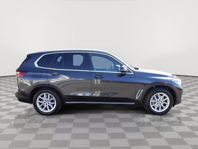 Used 2021 BMW X5 xDrive40i w/ Convenience Package AWD/4WD image 2