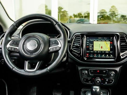 Used 2017 Jeep Compass Limited w/ Navigation Group image 17