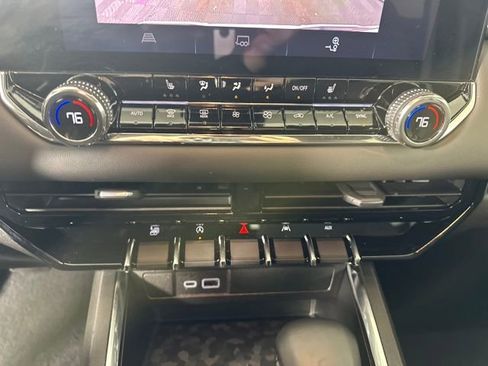 New 2025 GMC Canyon Elevation w/ Convenience Package image 23