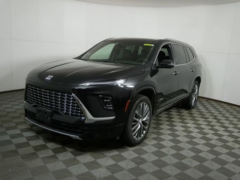 Used 2025 Buick Enclave Avenir image 7