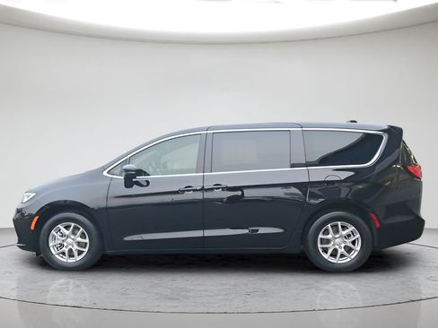 New 2026 Chrysler Pacifica Select FWD image 6