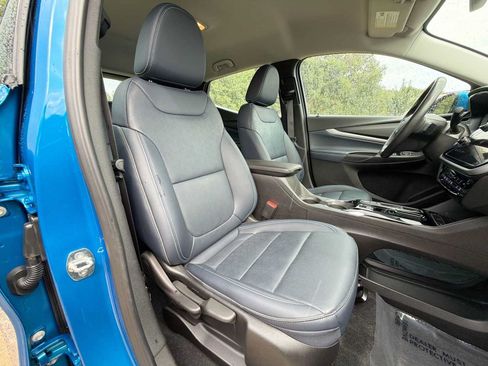 Used 2023 Chevrolet Bolt EUV LT w/ Convenience Package FWD image 18