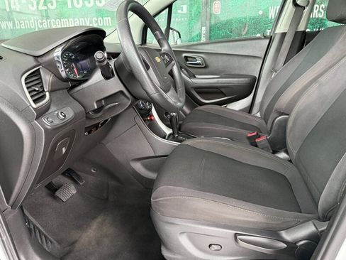 Used 2017 Chevrolet Trax LS image 17